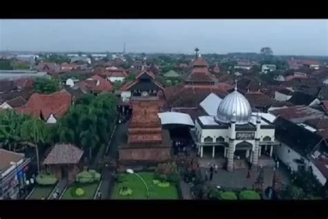 Belajar Sejarah Dan Kebudayaan Dengan Berkunjung Ke Masjid Menara Kudus