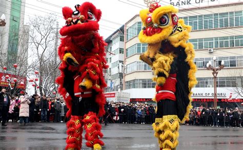 锣鼓喧天歌盛世 龙腾狮舞闹新春 天水市甘谷县举行2024年春节文化汇演活动 国际在线移动版