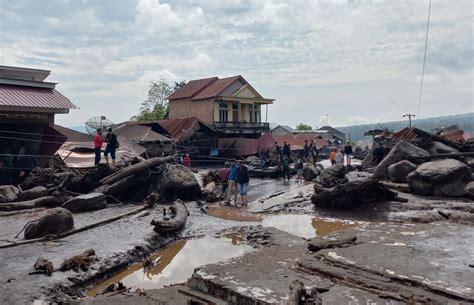 Banjir Bandang Agam Material Batu Besar Dan Kayu Hantam Permukiman