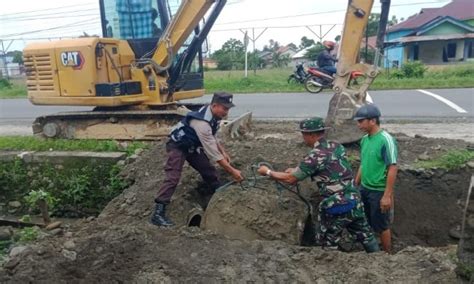 Antisipasi Banjir Pelda Zainuri Bersama Masyarakat Gotong Royong