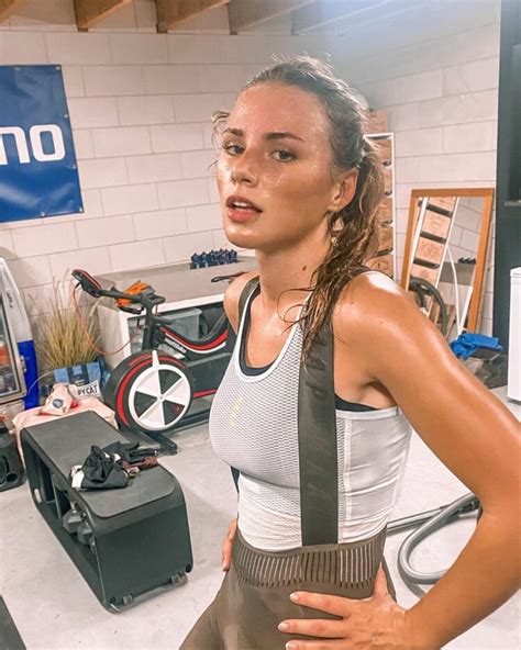 FOTO Wielrenster Puck Moonen Maakt Tongen Los Met Foto In Bikini