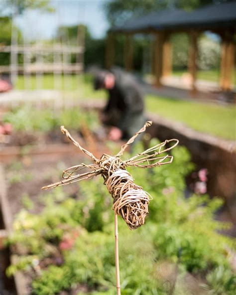 Bee Willow Weaving Workshop Toolerstone