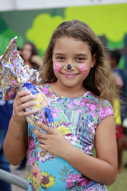 Entrega de ovos de Páscoa alegra a tarde das crianças e jovens nos CRAS