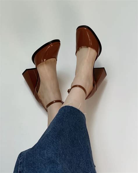 Pin de gamkhu em Fashion inspo outfits | Sapatos de grife, Sapatos ...
