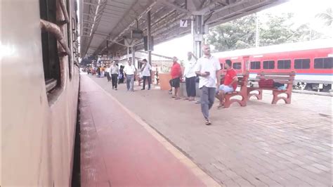 Late Running 12133 Mangaluru Exp Arriving Madgaon Railway Station Kr