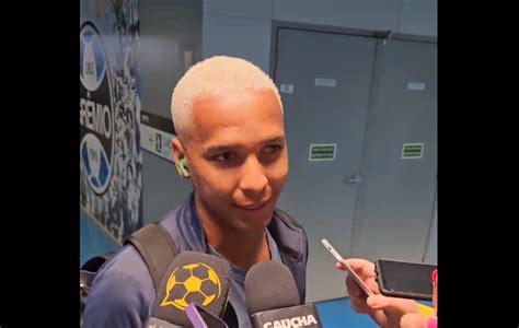 O jogador do Grêmio que Deyverson acredita que logo estará defendendo a