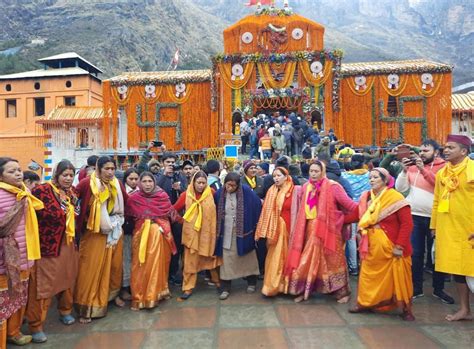 Portal Of Badrinath Dham Opened Today Thousands Of Devotees Witnessed