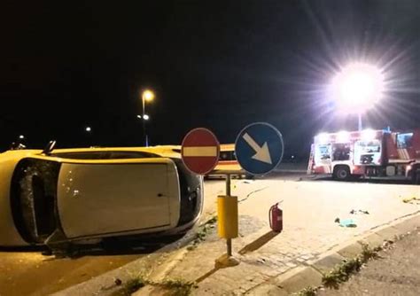 Auto Ribaltata Sulla Strada Tra Saronno E Ceriano Laghetto SaronnoNews