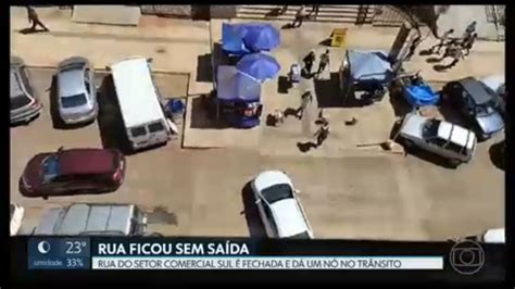 V Deo Por Causa De Obra Rua Do Setor Comercial Sul Fechada E D Um