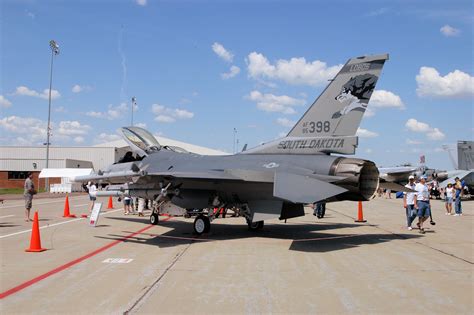 F-16C Fighting Falcon Walk Around Page 1