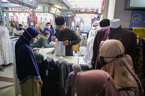 Bulan Ramadhan Penjualan Busana Muslim Meningkat Di Pasar Tanah Abang