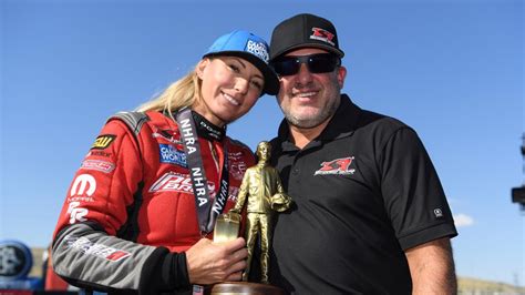 Tony Stewart Leah Pruett Announce Pregnancy Wthr