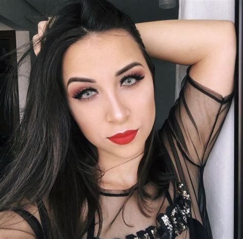 Hot Sexy Nicolle Rocha Bikini Pics