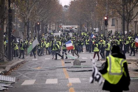 Ancora Scontri A Parigi Tra I Gilet Gialli E La Polizia Secondo