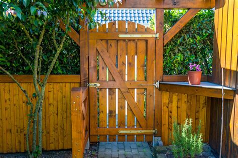 How To Stain A Fence Step By Step Instructions And Video This Old House