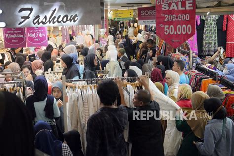 Berburu Baju Baru Pasar Baru Bandung Dipadati Pengunjung Republika