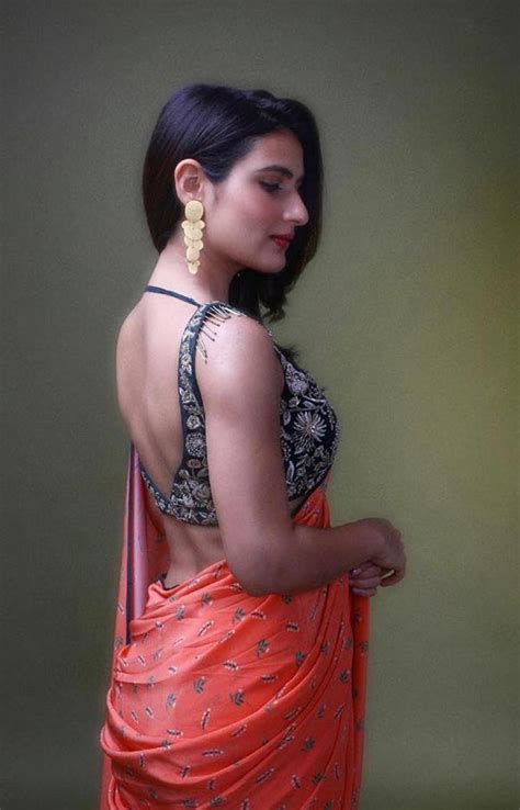 Hot Photos Of Fatima Sana Shaikh In Saree Bollywood Actress Sizzling Hot Looks In Saree