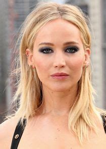 Jennifer Lawrence Sobs In Pain While Eating Spicy Wings Hot Ones X Tvmaze