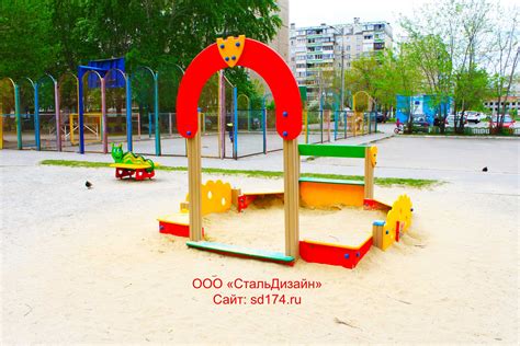 Песочница с домиком