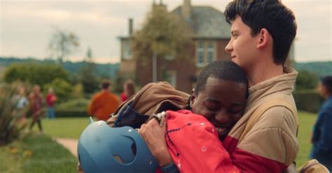 Xem phim Sex Education tôi bất ngờ trước một câu thoại liền kể cho con nghe ngờ đâu con thú