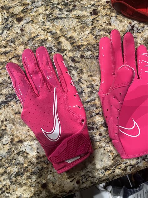 Pink Adult Medium Nike Gloves Sidelineswap