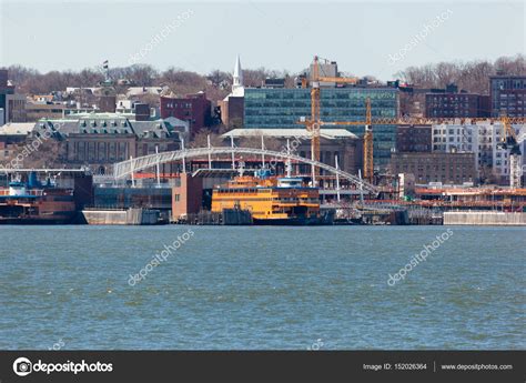 Staten Island Ferry Terminal – Stock Editorial Photo © luvemak #152026364