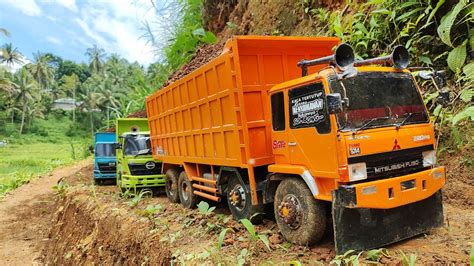 Raja Oleng Truk Hino Vs Fuso Trinton Ps Bongkar Muatan Tanah