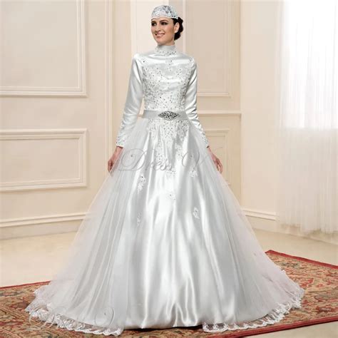 2016 Long Sleeve Muslim Wedding Dresses Lace Applique Hijab Beads