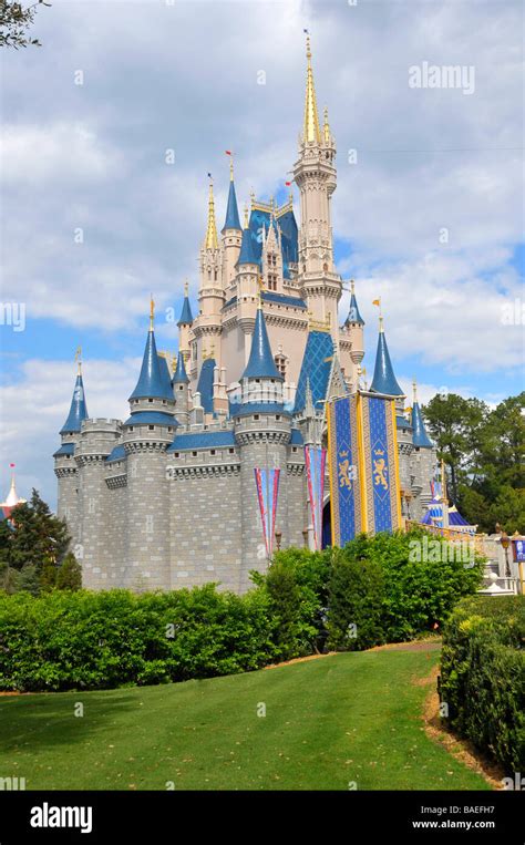 Il Castello Di Cenerentola A Walt Disney Il Parco A Tema Del Regno