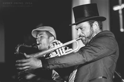 Hot Swing Sextet M Lodinote