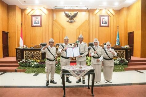 Tepat Di Hari Pahlawan Dewan Gedok Apbd Rp Triliun