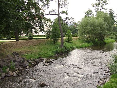 Socha sv Jana Nepomuckého v Ostrově