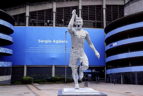 A 10 años de su gol histórico el Kun Agüero ya tiene su estatua en