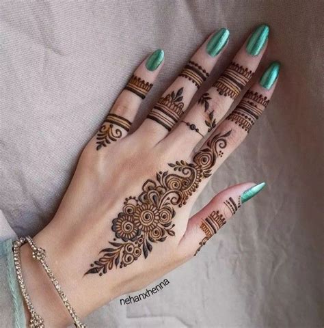 Pin Di Su Hennaa Tatuaggi Con Henna Mehandi Henn