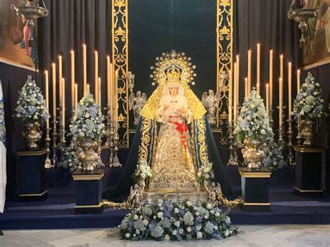 Galería La Virgen de los Ángeles baja en el día de la Inmaculada