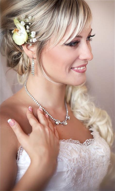 23 Evergreen Romantic Bridal Hairstyles