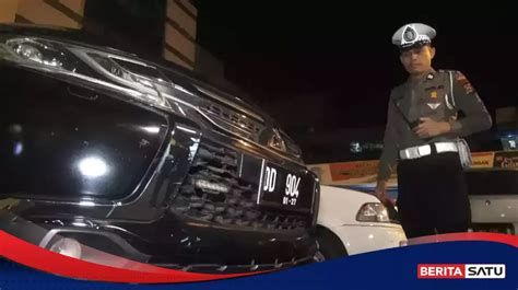 Viral Anak Wakil Ketua DPRD Sulsel Kendarai Pajero Ugal Ugalan Tabrak