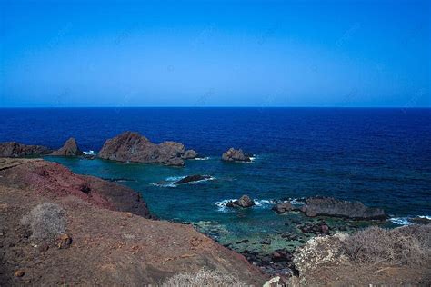 Fondo Faraglioni La Playa De Lava De Linosa Capturada A La Vista Foto E