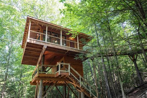 Woodland Treehouse Cabin: Treehouse Rentals in Kentucky