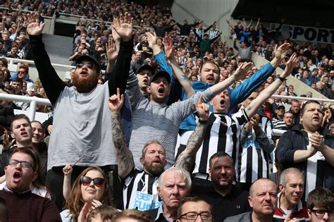 Newcastle 2 1 Arsenal Fan Gallery Toon Army Turn Out In Force At St