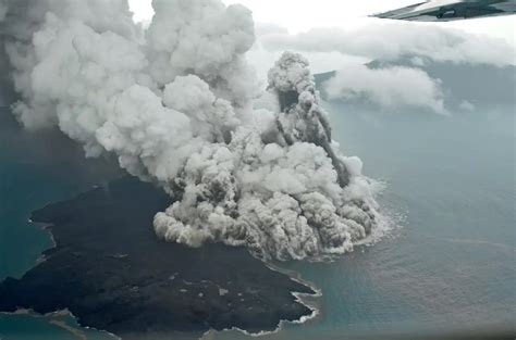 Foto Menakjubkan Penampakan Aktivitas Vulkanik Anak Krakatau Konten Islam