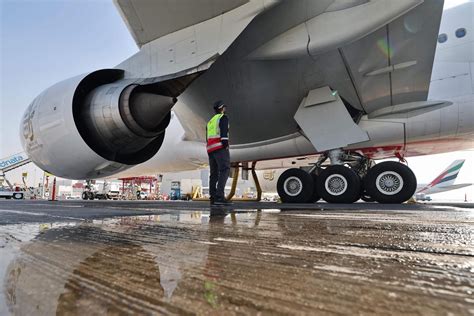 Tats Unis Un Employ De La Roport De San Antonio Meurt Aspir Par