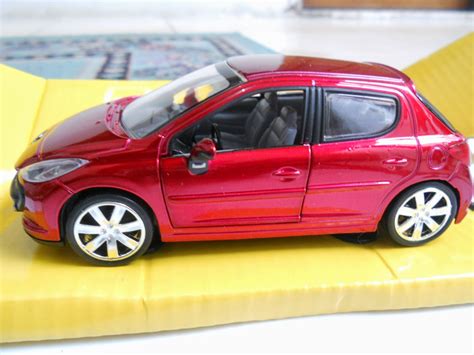 GRAHA DIECAST: Diecast RMZ City/UNI-CAR 1:32