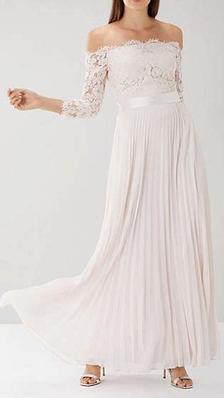 45 Best Casual Wedding Dresses For Carefree Brides The Trend Spotter