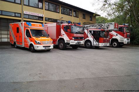 Gruppenaufnahmen vom Löschzug der Feuer und Rettungswache 3 in Duisburg