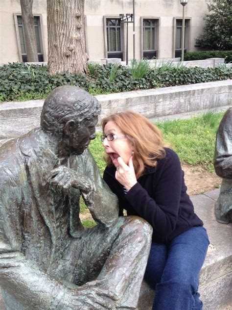 10 Times People Took Posing With Sculptures To Another Level Fun