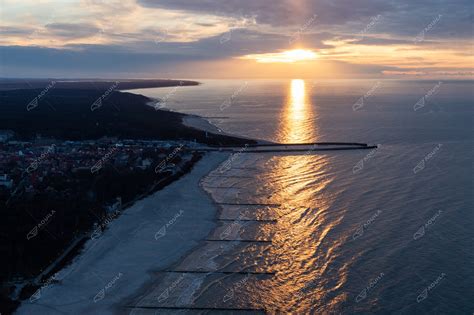 Zdj Cia Morza Ba Tyckiego Krajobrazu Fotografie Z Drona Ustka S Upsk