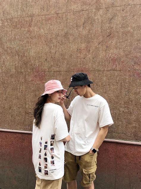 Chồng đẹp con xinh hot mom này còn khiến fan ngưỡng mộ bởi diện áo phông cũng lung linh hết sức