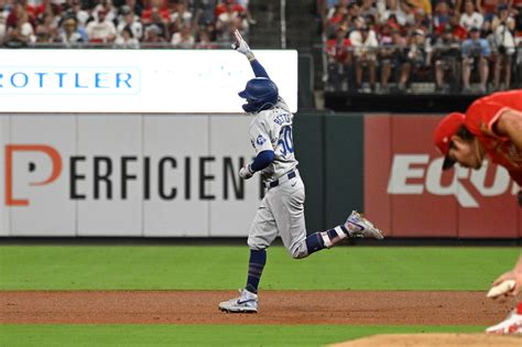 Betts y Kiermaier suenan cuadrangulares Dodgers vienen de atrás para