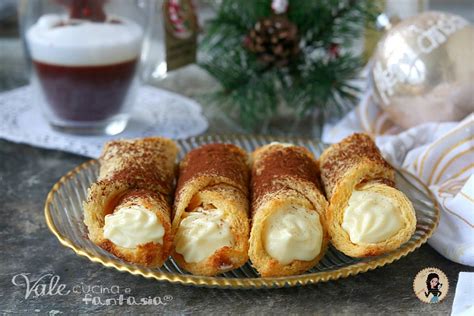 CANNOLI DI PANDORO TIRAMISU CON CREMA AL MASCARPONE